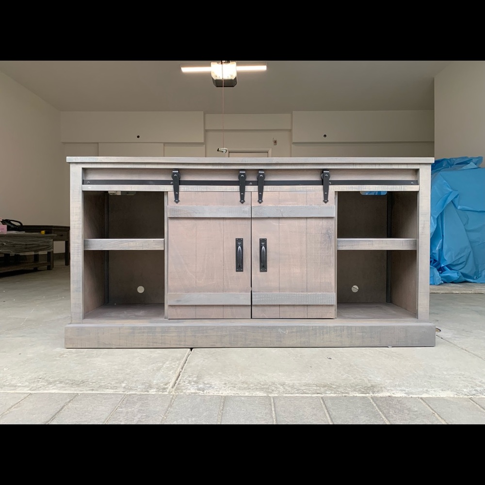 Entertainment center